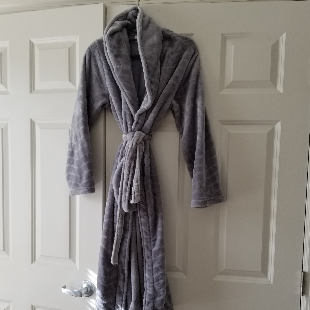 Closet Cleanout 5/$25 Bathrobe